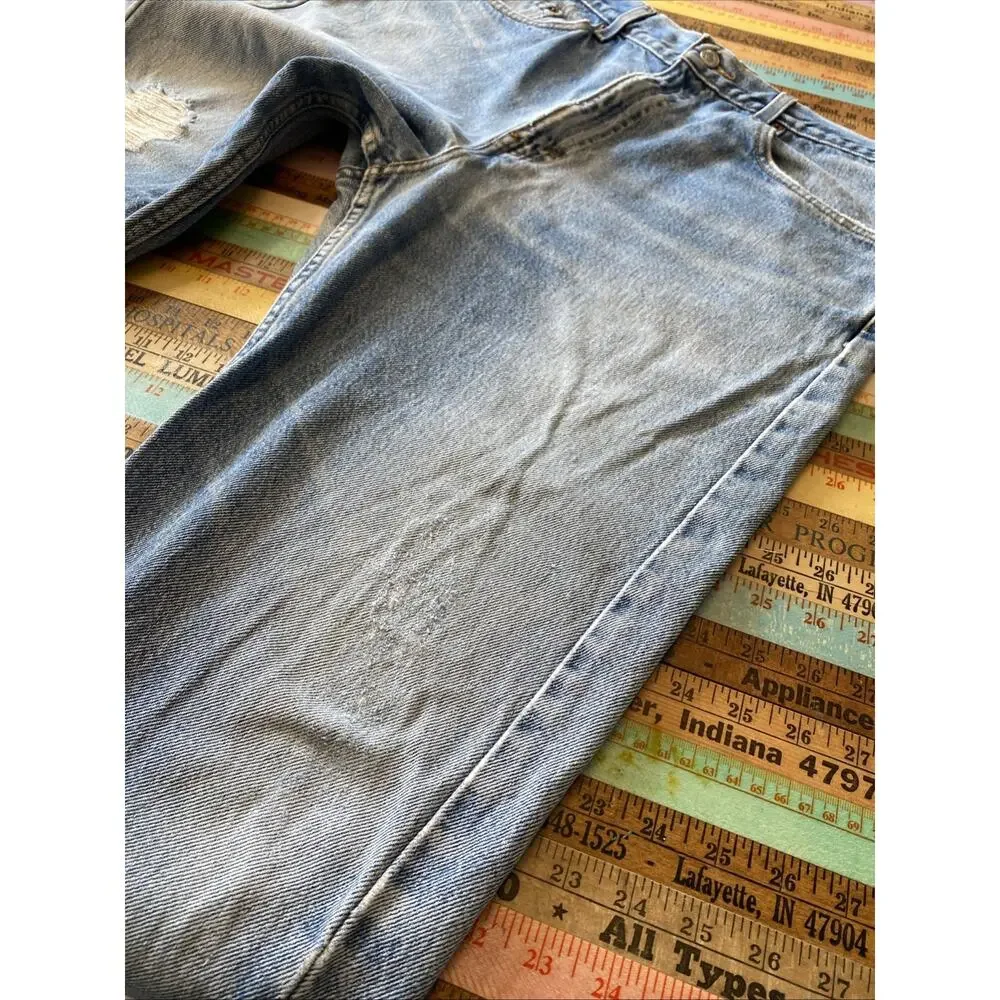 Levis preowned please